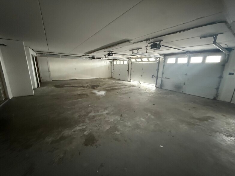 More Photos Of 8411 Russell Rd, Ottawa Flex For Sale