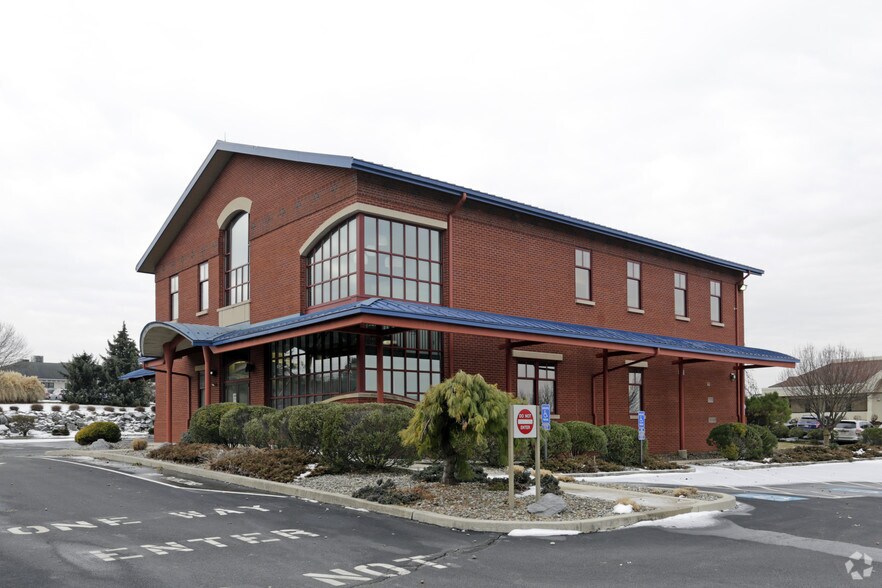 More Photos Of 2210 Quarry Dr, Reading Bank For Lease