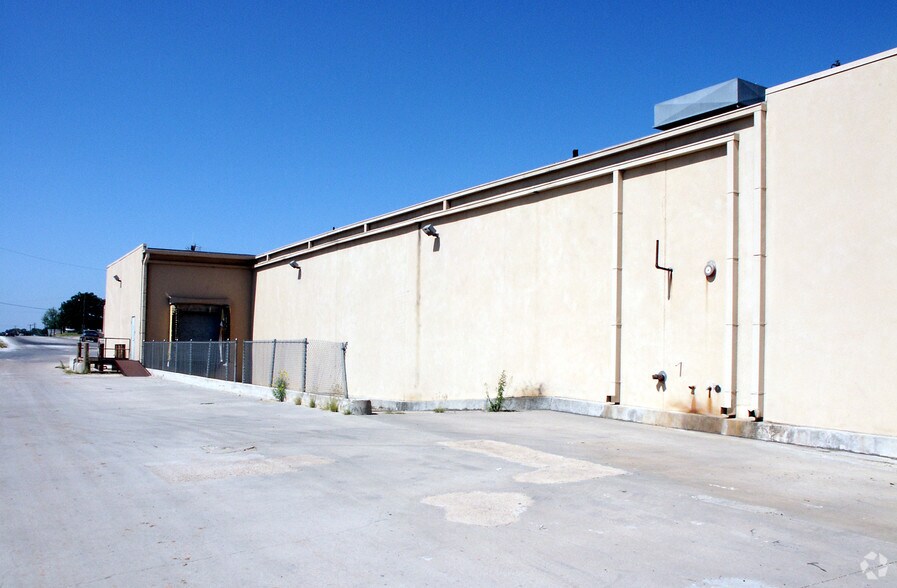 More Photos Of Broadway at Hailey St @ Broadway at Hailey St, Sweetwater Unknown For Lease