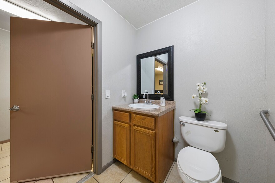 More Photos Of 7215 N Shepherd Dr, Houston Auto Repair For Sale