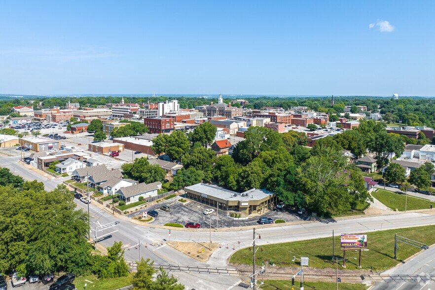 More Photos Of 136 E Walnut St, Independence Office For Lease