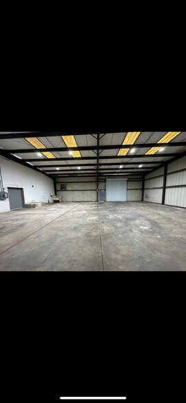 More Photos Of 1604 Olive St, Lakeland Warehouse For Sale