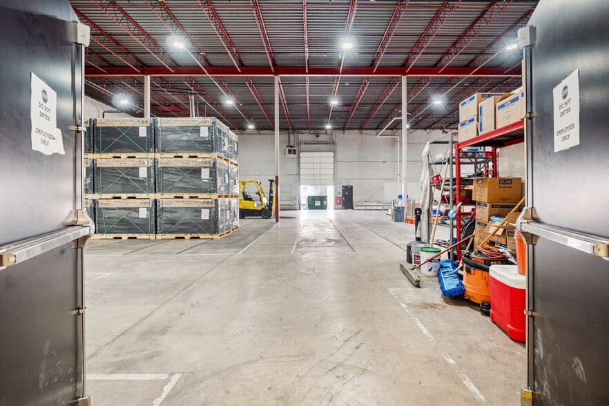 More Photos Of 7201 N Broadway Ext, Oklahoma City Warehouse For Lease