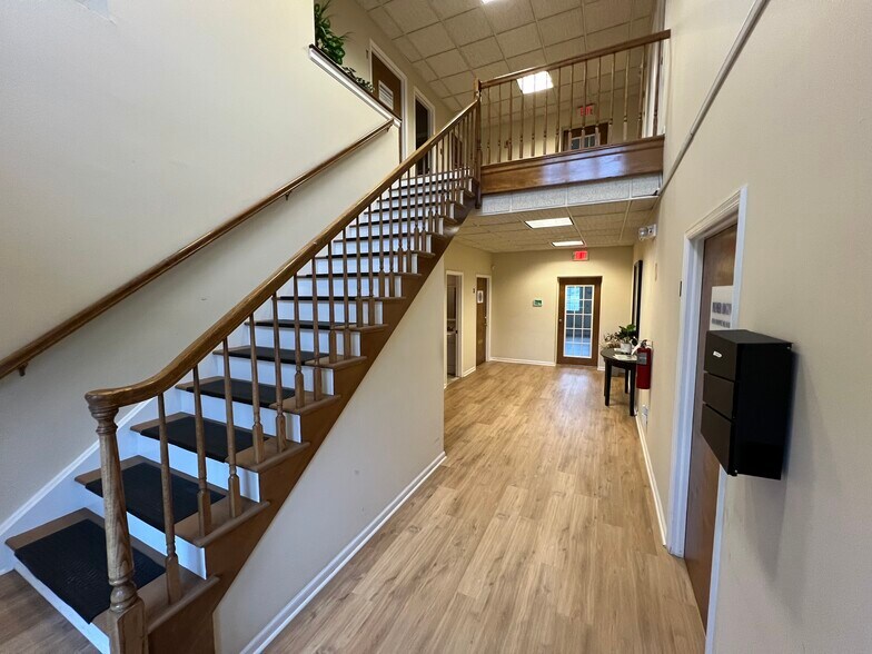 More Photos Of 971 US Highway 202 N, Branchburg Medical For Lease