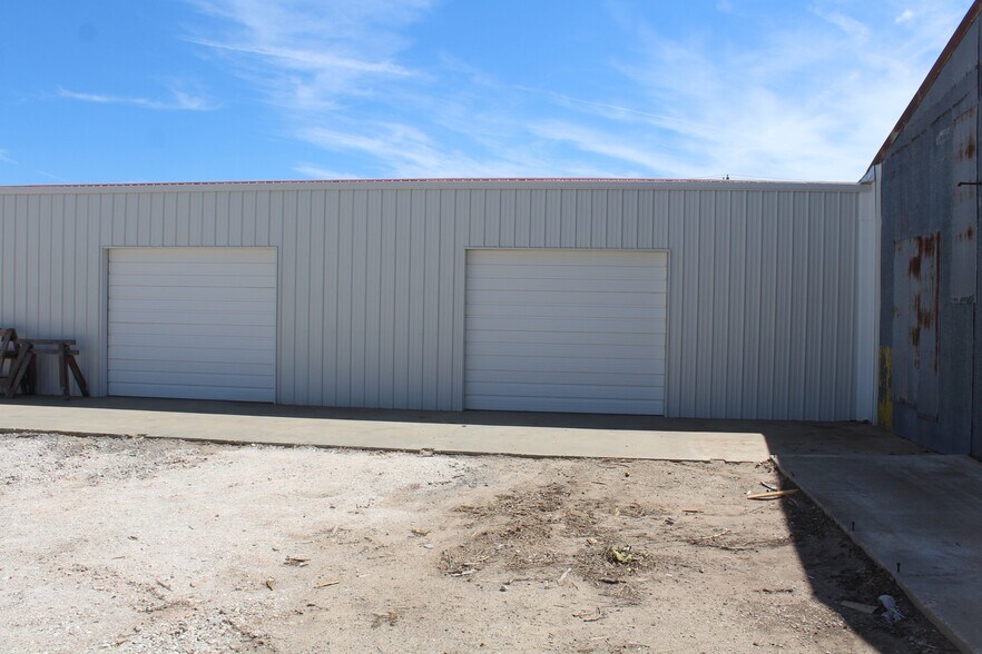 More Photos Of 806 9th St, Woodward Warehouse For Sale