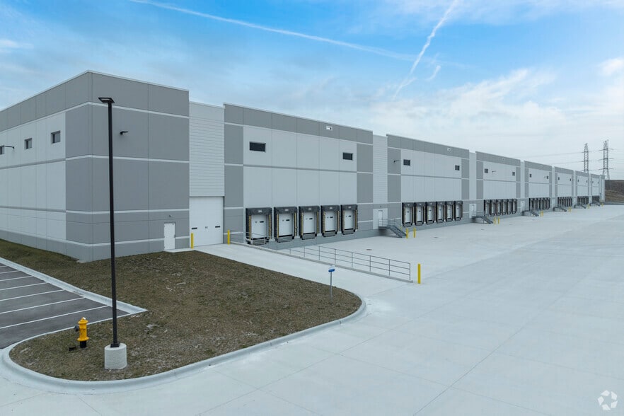 More Photos Of 8701 W 53rd St, McCook Industrial For Sale