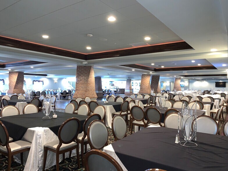 More Photos Of 4733 Hills And Dales Rd NW, Canton General Retail For Sale