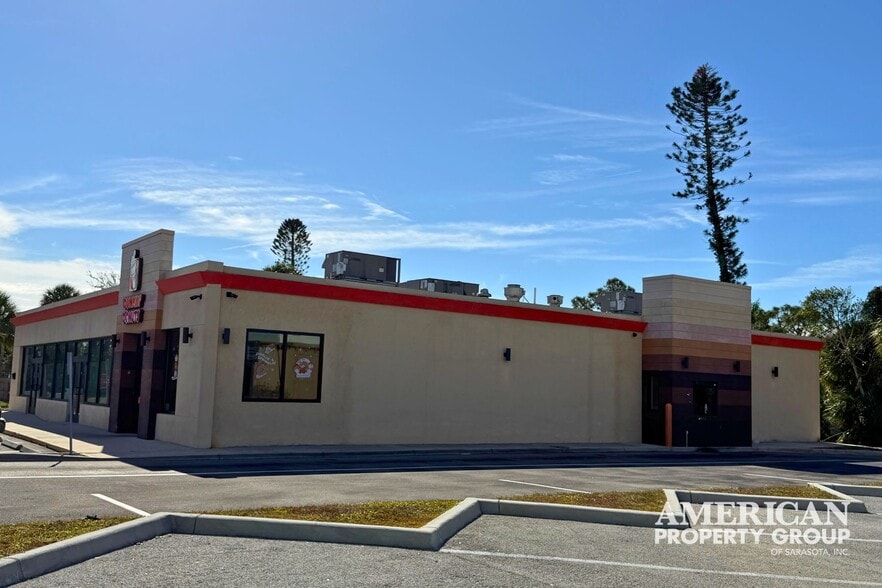 More Photos Of 7942 N Tamiami Trl, Sarasota Freestanding For Sale