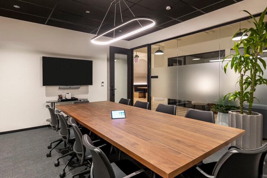 More Photos Of 24 E Washington St, Chicago Coworking Space
