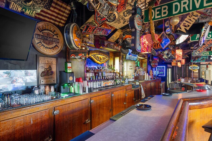 More Photos Of 4489 Broadway, Gary Bar For Sale