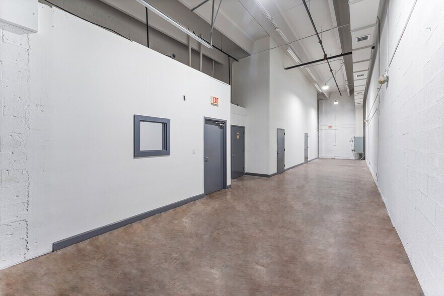 More Photos Of 13816 SW 142nd Ave, Miami Warehouse For Sale