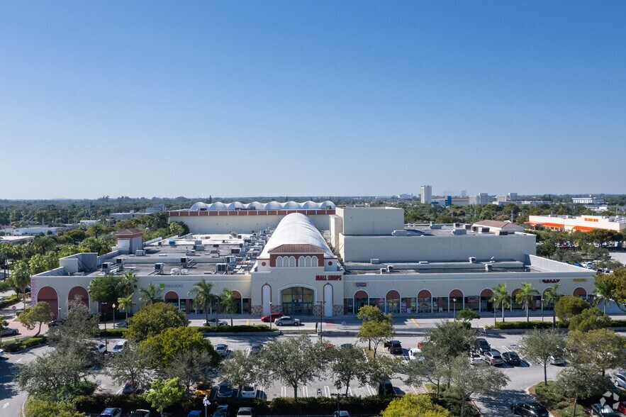 More Photos Of 1205-1425 NE 163rd St, North Miami Beach General Retail For Lease