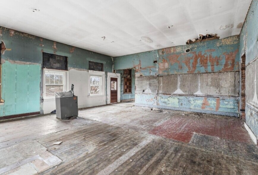 More Photos Of 85 N Main St, Walton Apartments For Sale