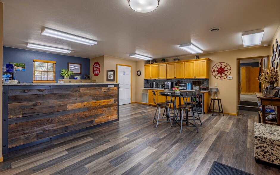 More Photos Of 802 Canyon Ave, Cody Office For Sale