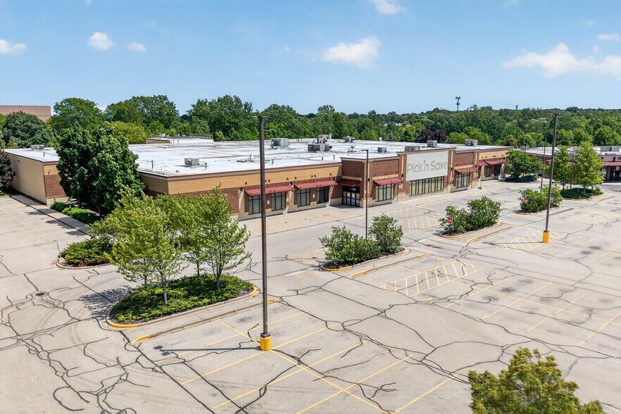 More Photos Of 2931 S Chicago Ave, South Milwaukee Supermarket For Sale