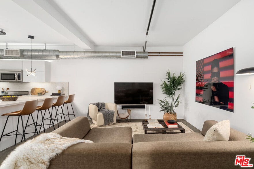 More Photos Of 1046 Princeton Dr, Venice Loft Creative Space For Sale