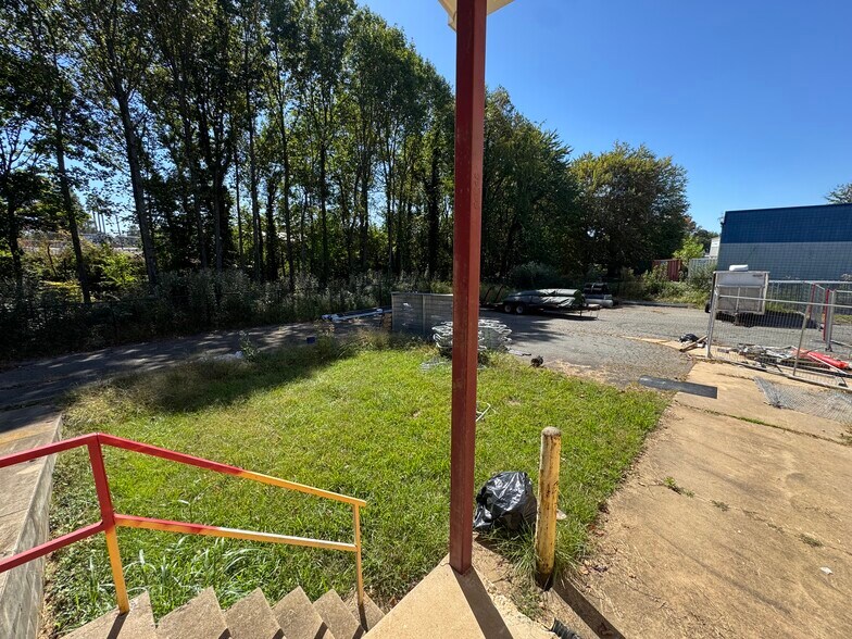 More Photos Of 8151 North Point Blvd, Winston-Salem Light Manufacturing For Sale