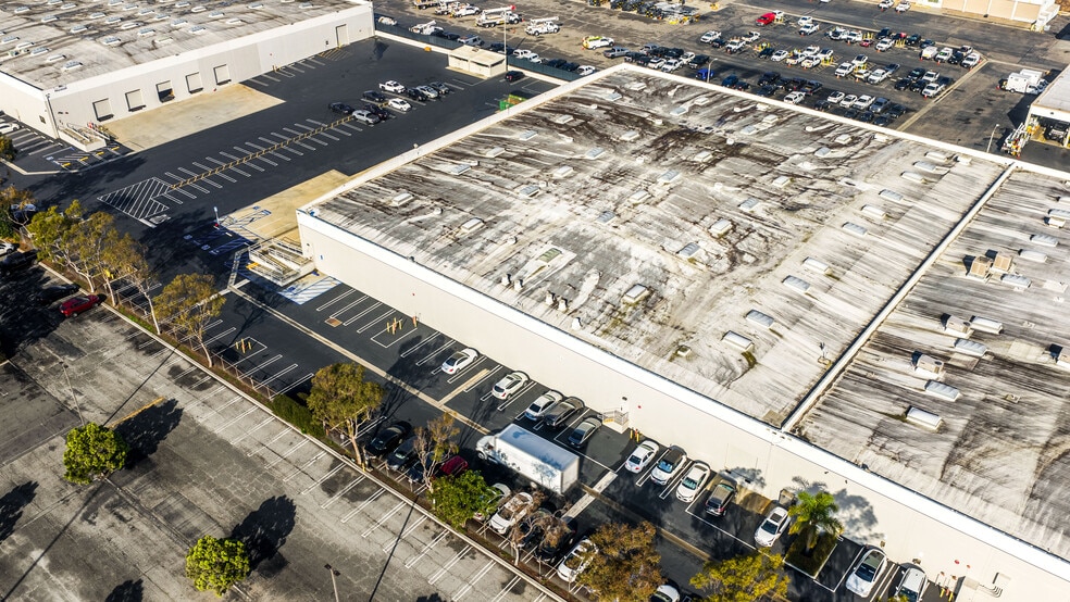 More Photos Of 525 Maple Ave, Torrance Distribution For Lease