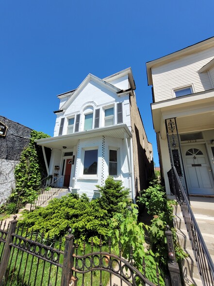 Primary Photo Of 1915 Asbury Ave, Evanston Apartments For Sale