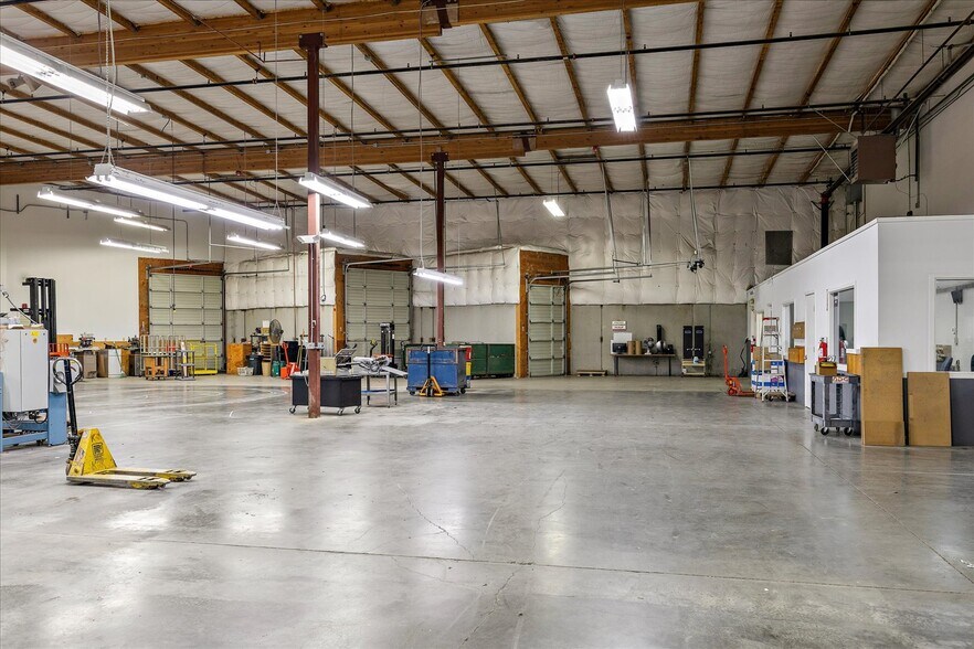 More Photos Of 21021 66th Ave W, Lynnwood Manufacturing For Sale