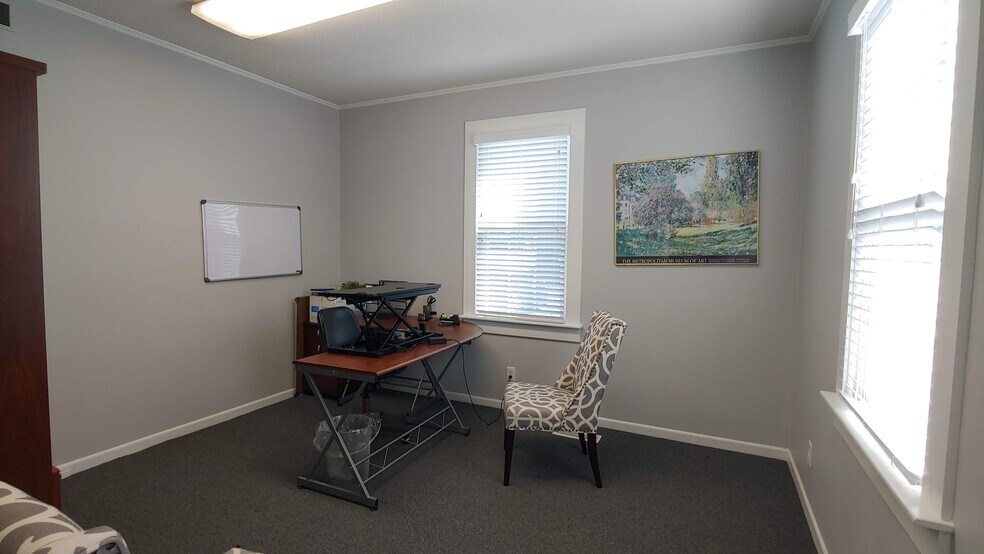 More Photos Of 407 W Main St, Lexington Office For Lease