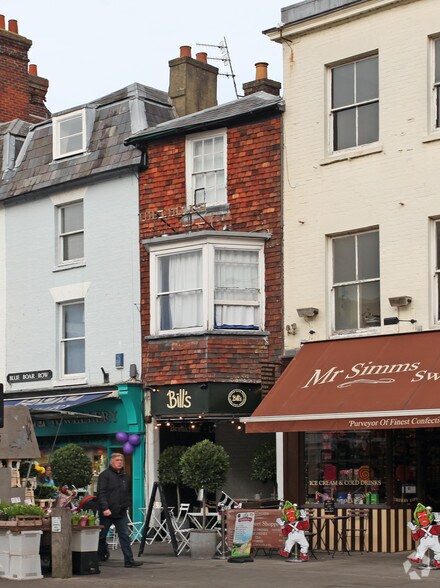 More Photos Of 36 Blue Boar Row, Salisbury Bar For Lease