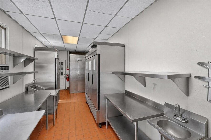 More Photos Of 11 E Pattagansett Rd, Niantic Restaurant For Sale