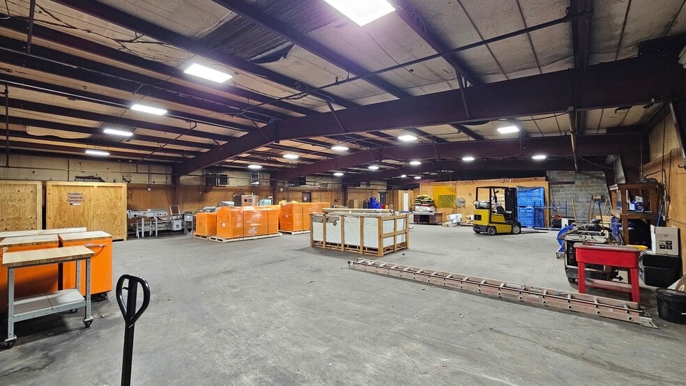 More Photos Of 2437 Clay Rd, Austell Light Manufacturing For Lease