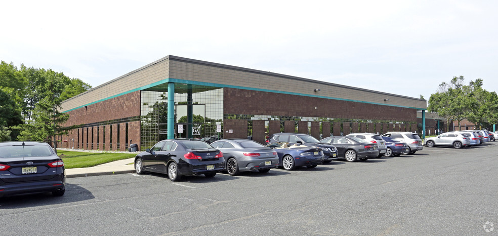 Primary Photo Of 450 Raritan Center Pky, Edison Light Distribution For Lease