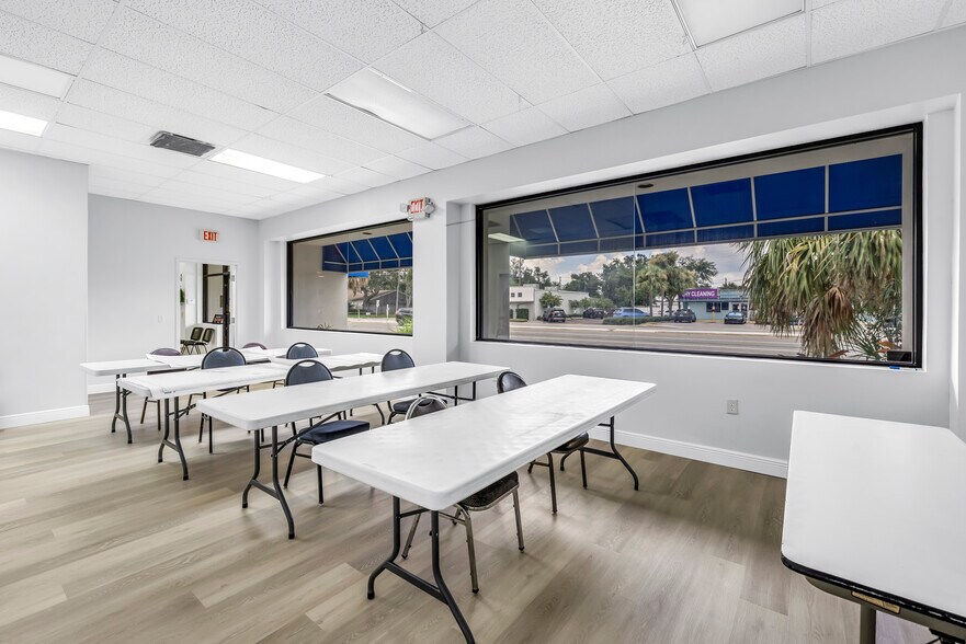 More Photos Of 8440 4th St N, Saint Petersburg Freestanding For Lease