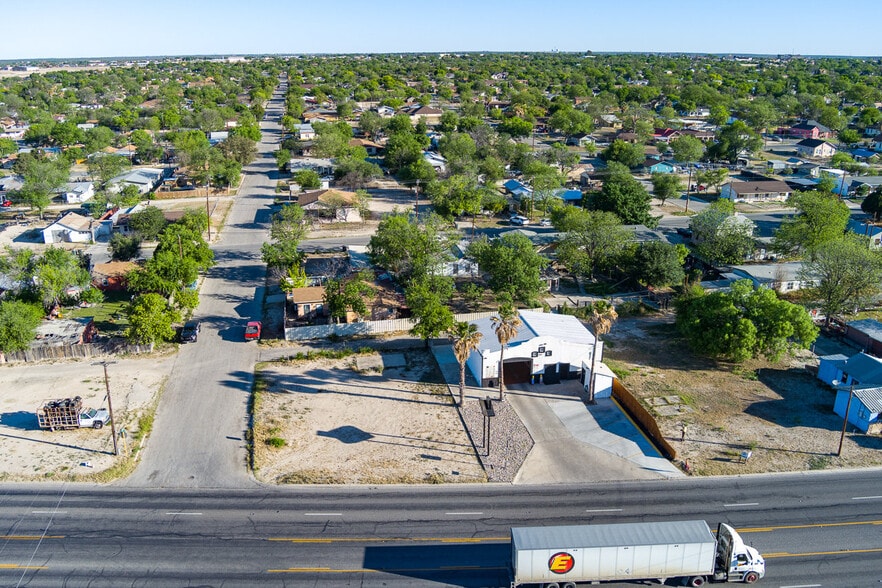 More Photos Of 607 W Gibbs St, Del Rio General Retail For Sale