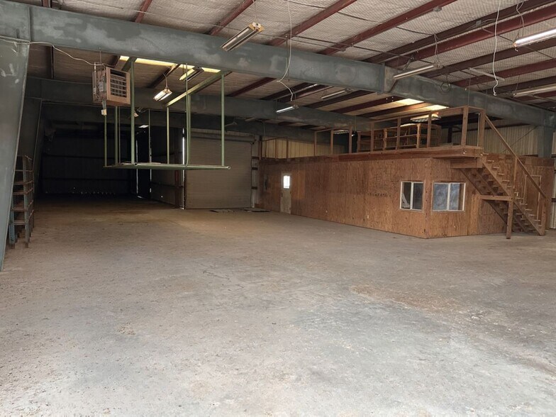 More Photos Of 16137 FM 624, Robstown Warehouse For Lease
