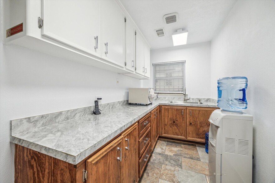More Photos Of 4718 Ingersoll St, Houston Medical For Sale