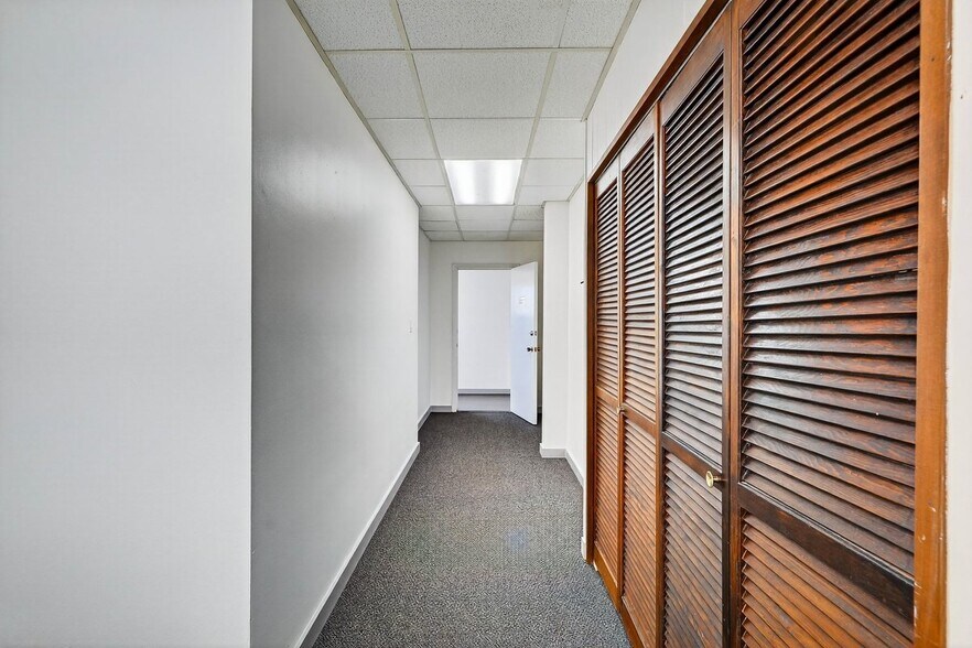 More Photos Of 325 S Yonge St, Ormond Beach Medical For Sale