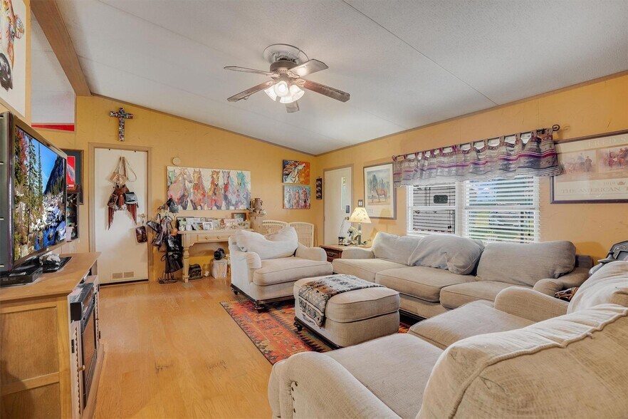 More Photos Of 3007 County Road 303, Jarrell Specialty For Sale