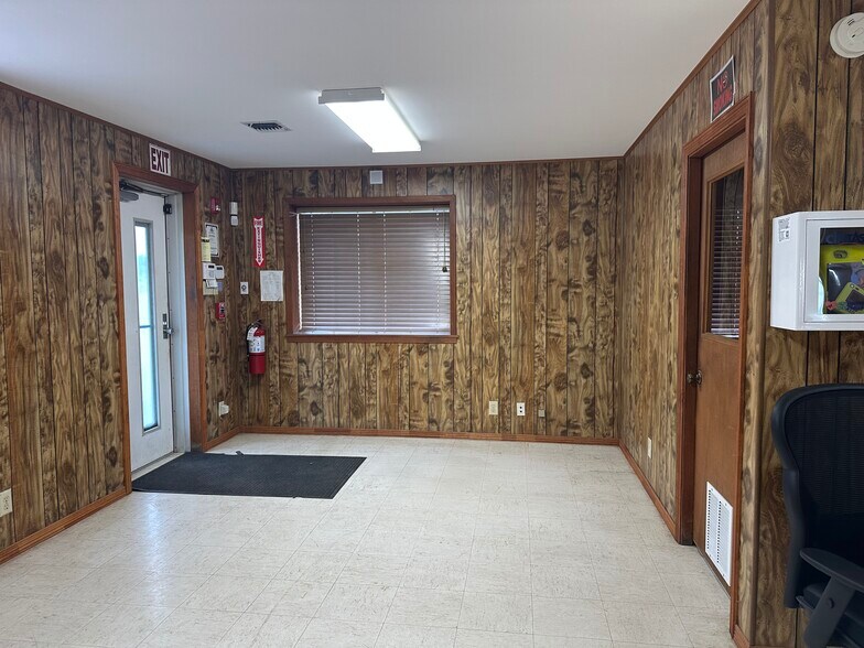 More Photos Of 7700 Padre Island Hwy, Brownsville Light Distribution For Lease