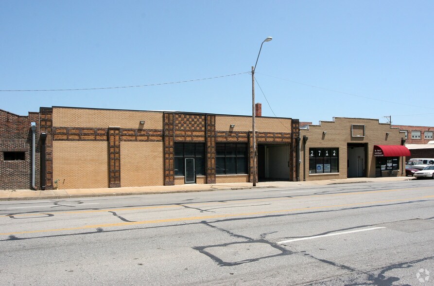 More Photos Of 2704 E Truman Rd, Kansas City Service For Lease