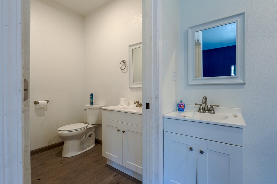 More Photos Of 352247 E 1040, Prague Auto Repair For Lease