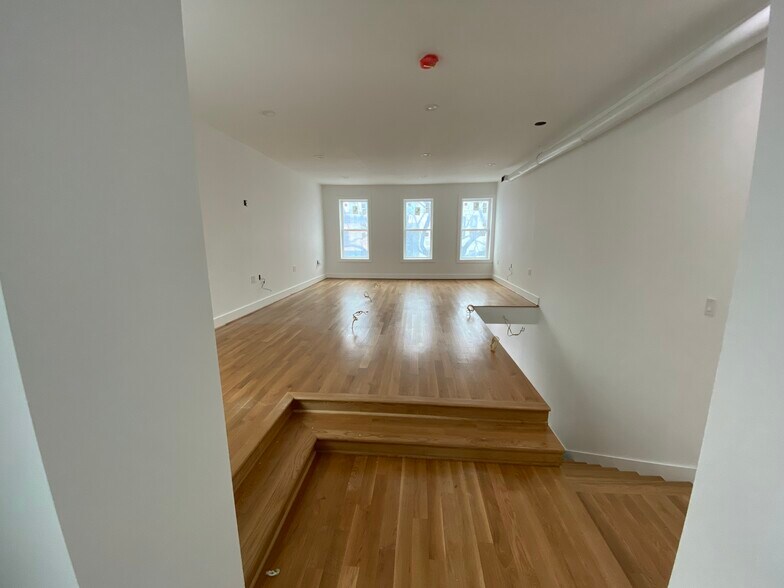 More Photos Of 515 11th St SE, Washington Storefront Retail Office For Sale