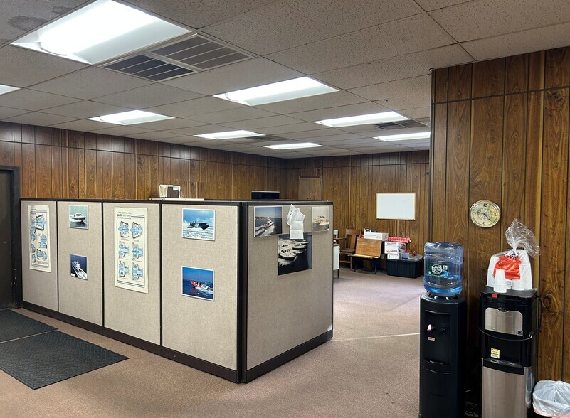 More Photos Of 418 Boston St, Topsfield Warehouse For Sale
