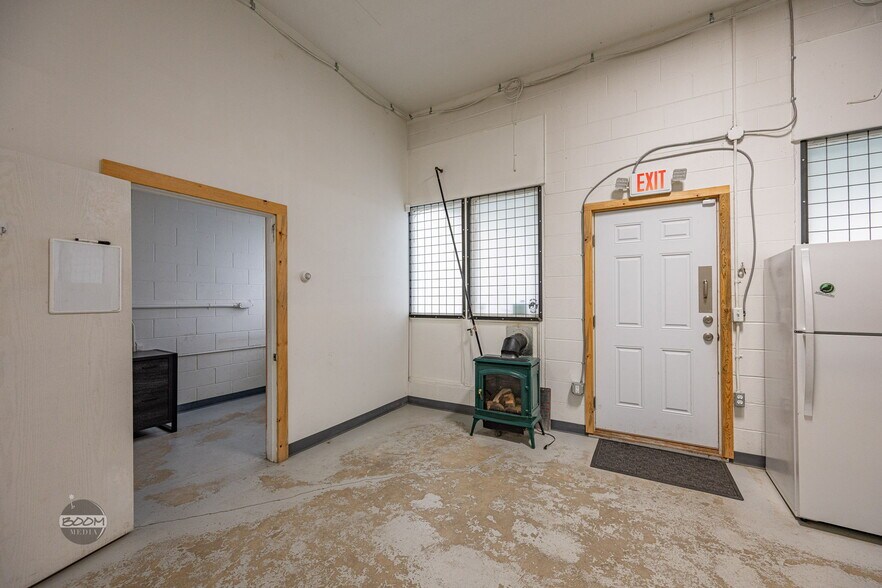 More Photos Of 5320 W Parks Hwy, Wasilla General Retail For Sale