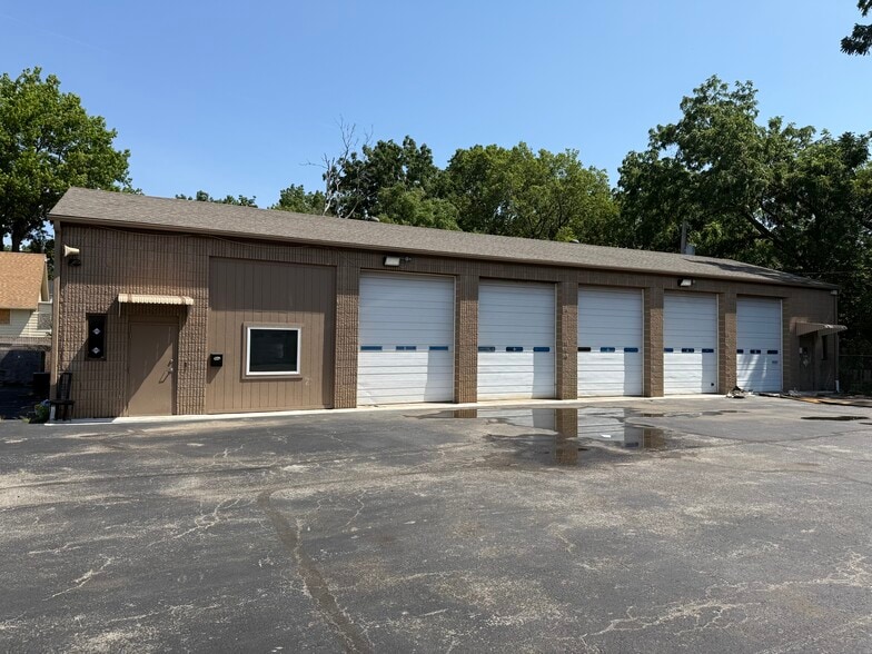 Primary Photo Of 11413 Hickman Mills Dr, Kansas City Industrial For Lease