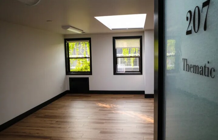 More Photos Of 3331 NE Sandy Blvd, Portland Storefront Retail Office For Lease