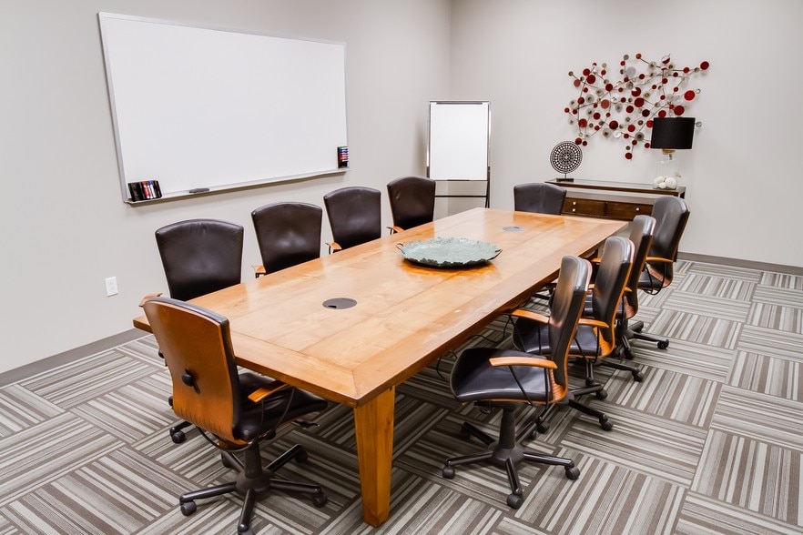 More Photos Of 5317 Peachtree Industrial Blvd, Chamblee Self Storage For Lease