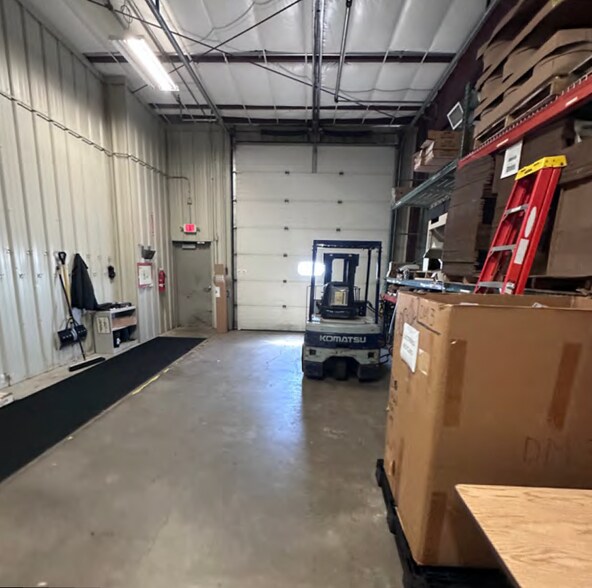 More Photos Of 909 S Perkins St, Appleton Light Manufacturing For Sale