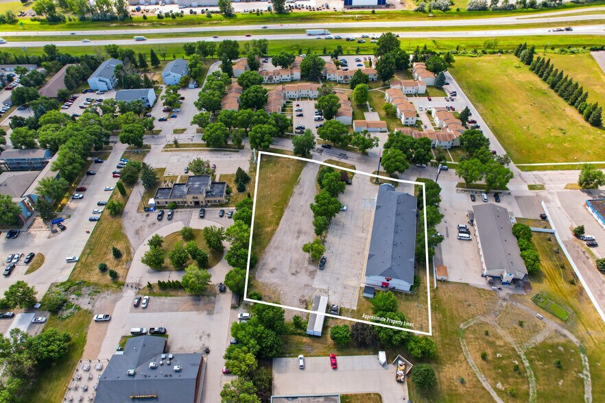More Photos Of 900 N 43rd St, Grand Forks Hotel For Sale
