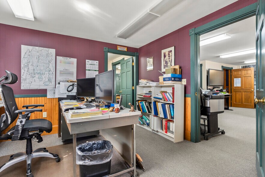 More Photos Of 1037 Wiscasset rd, Boothbay Flex For Sale