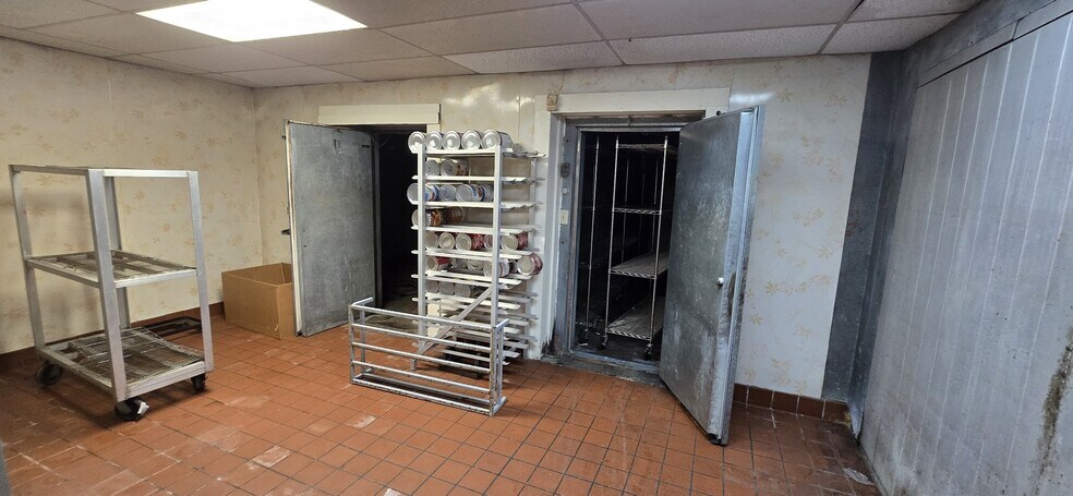 More Photos Of 925 Mill St, Pulaski Office For Sale