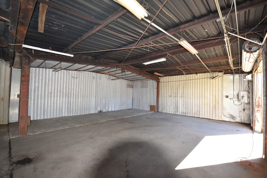 More Photos Of 2201 Chamberlain St, Houston Industrial For Sale