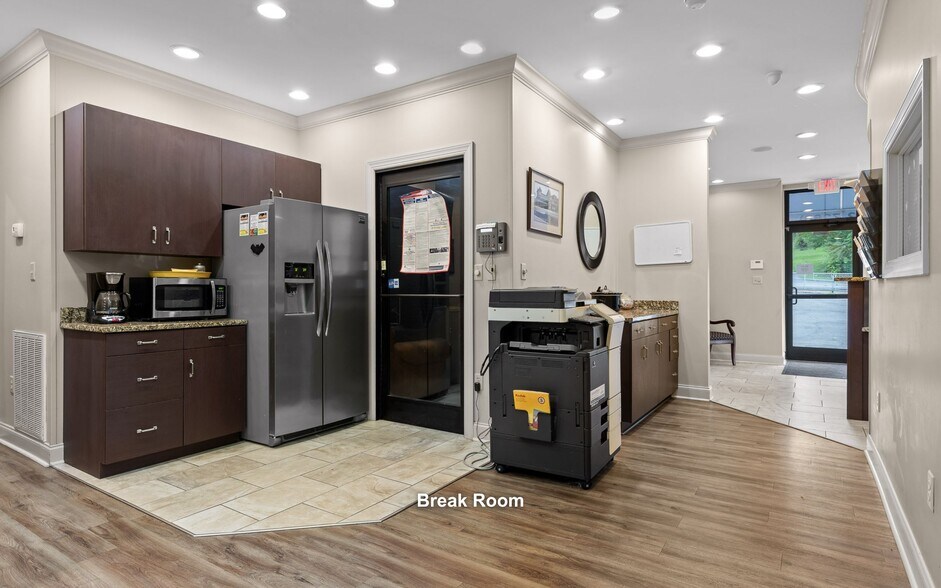 More Photos Of 1401 Spring Place Rd SE, Cleveland Office Residential For Sale